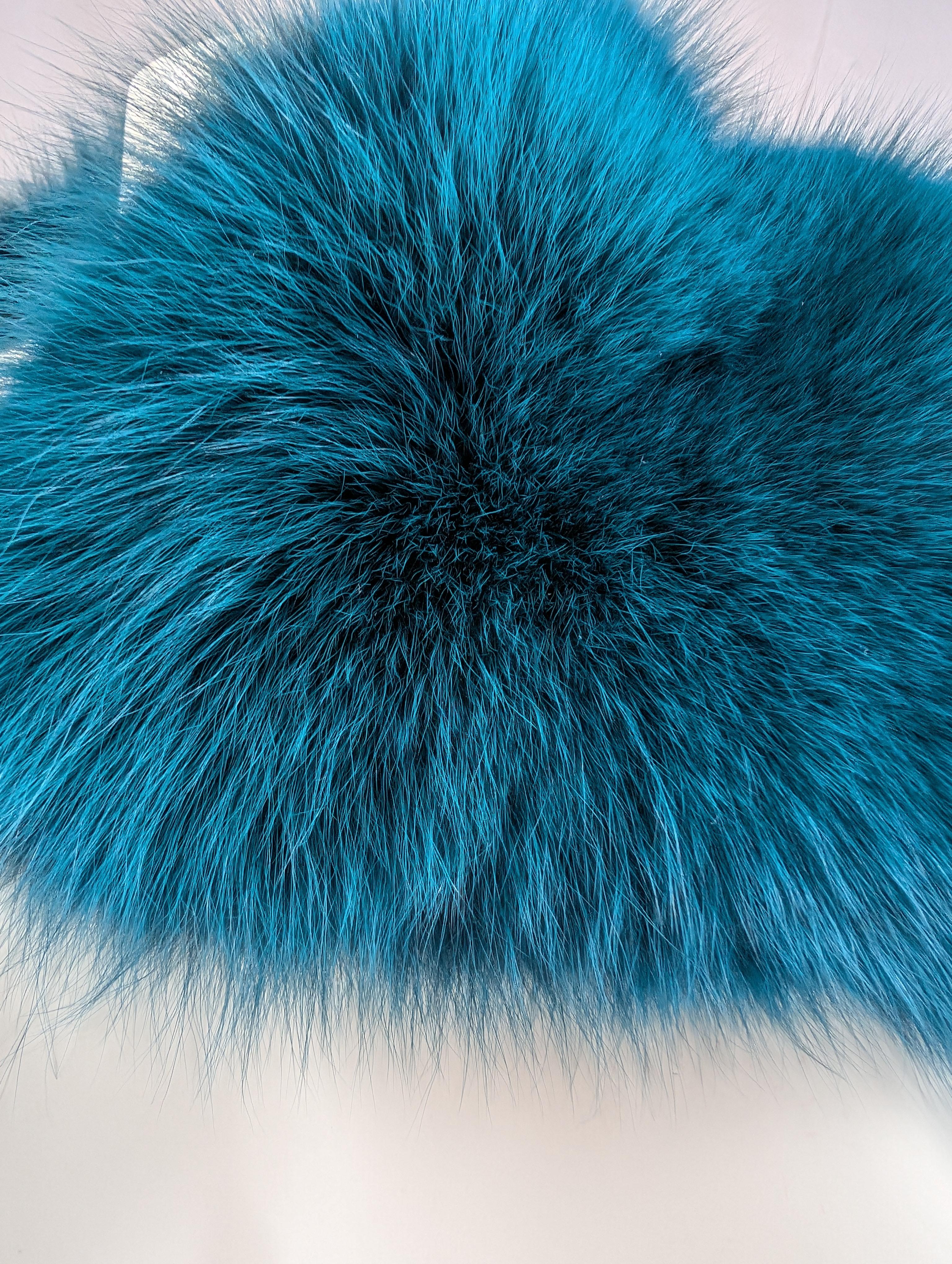 GUCCI blue fox  fur shawl F/W 2011 For Sale 12
