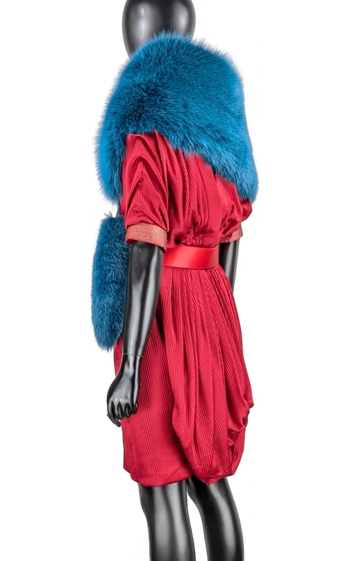 GUCCI blue fox  fur shawl F/W 2011 In Good Condition For Sale In Rubiera, RE