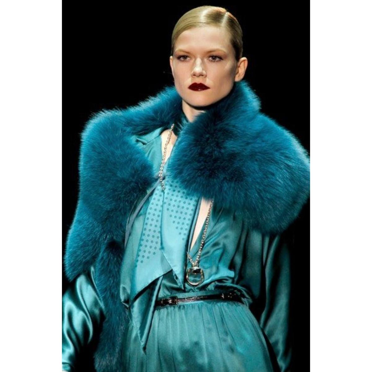 GUCCI blue fox  fur shawl F/W 2011 For Sale 3