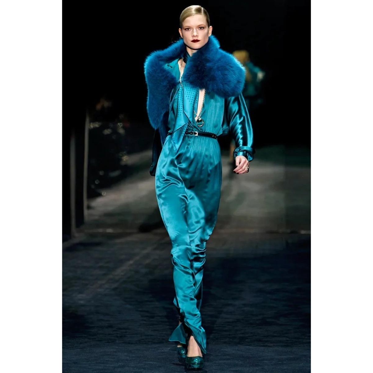 GUCCI blue fox  fur shawl F/W 2011 For Sale 4