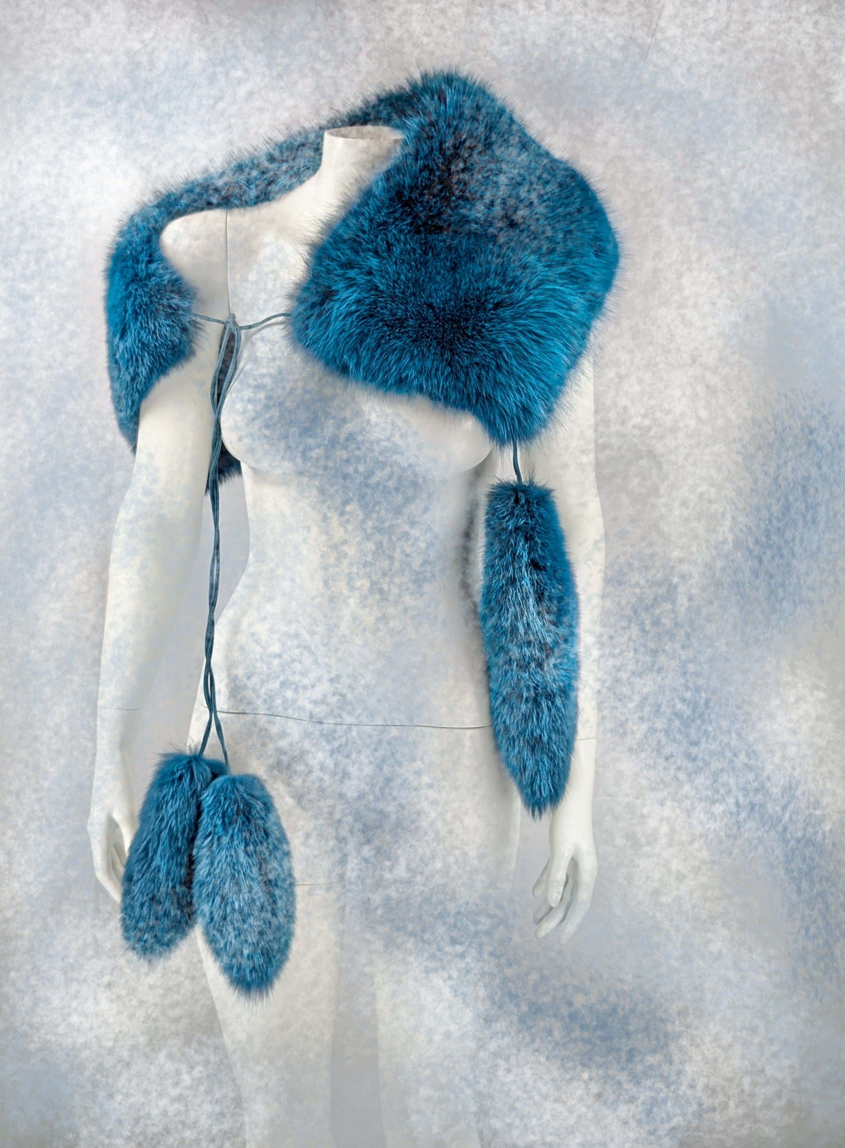 GUCCI blue fox  fur shawl F/W 2011 For Sale 7