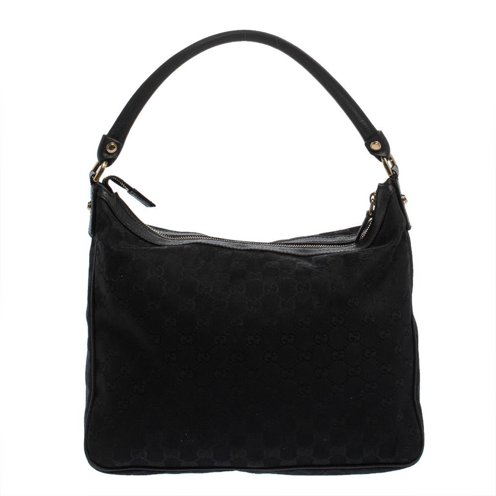 Gucci brings to you this amazing Abbey hobo that is smart, versatile, and modern. Made in Italy, this hobo is crafted from GG canvas and leather and features dual handles and D-rings on the dual pockets on the front. The top zipper reveals a