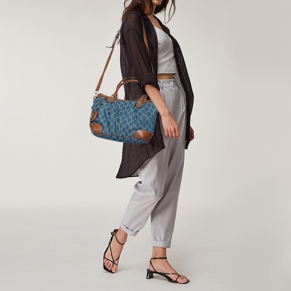 Grigio Gucci Tote media in denim e pelle blu GG