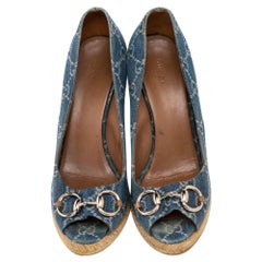 Gucci Blue GG Denim Charlotte Horsebit Peep Toe Wedge Pumps Taglia 40