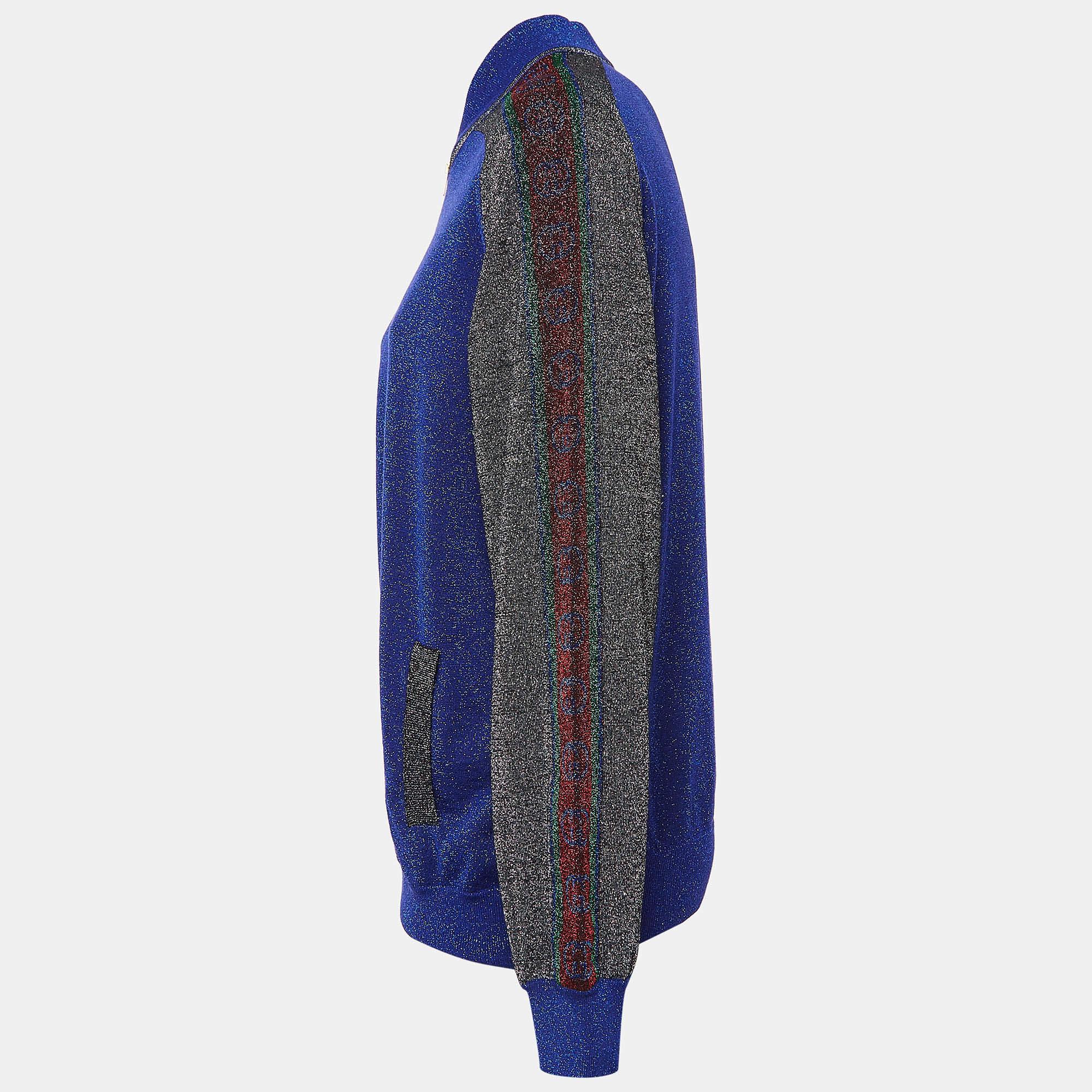 Infuse an extra dose of style into your outfit with this highly fashionable jacket. Tailored from quality materials it embodies a contemporary vibe and is filled with functional characteristics.