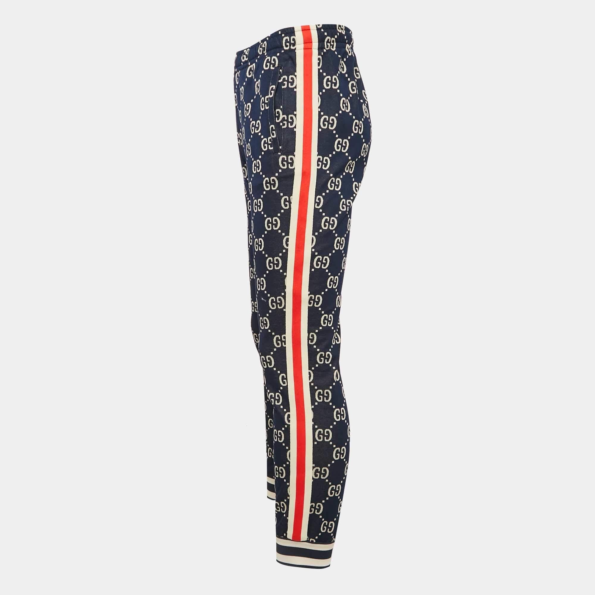 Experience the perfect fusion of style and functionality with these designer track pants. The choice of materials and design focused on comfort and durability make them suitable for any occasion  whether relaxing or moving.