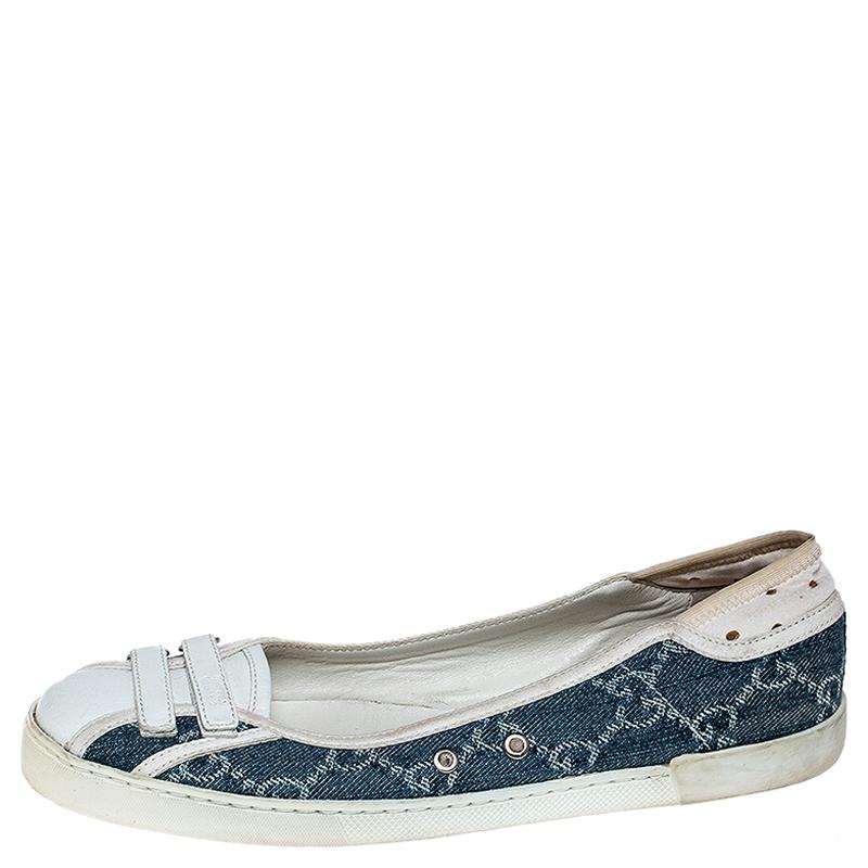 The flats are designed from monogram denim and white leather to offer luxury. They feature velcro straps on the uppers and leather insoles for your ease. Gucci understands your need for comfort and style in these flats.



