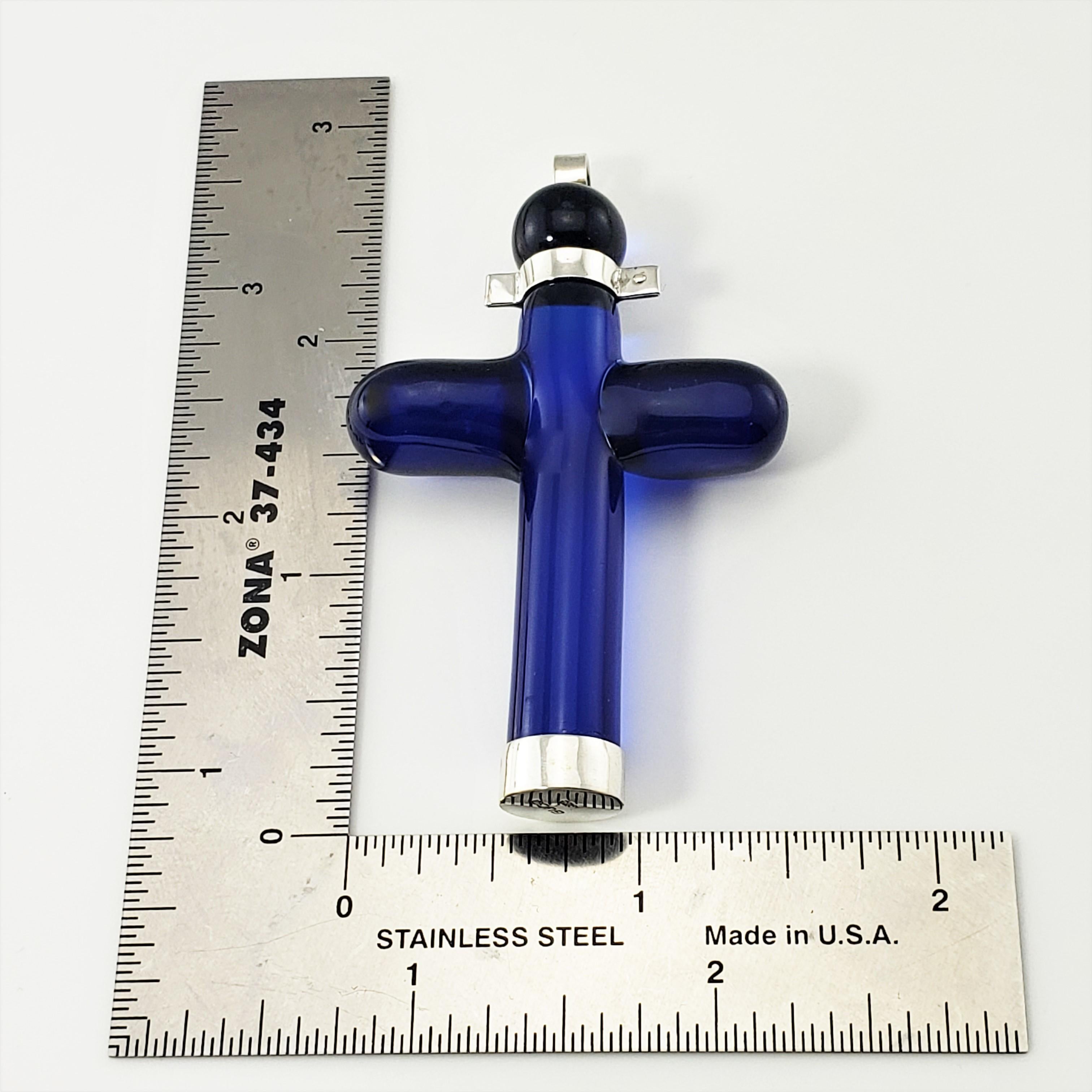 Kreuzanhänger aus blauem Glas und Sterlingsilber von Gucci 3