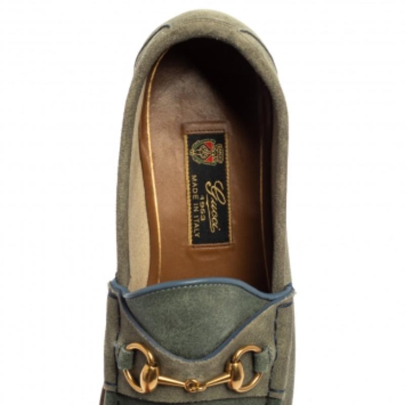 Gucci Blau/Grau Wildleder Horsebit Slip auf Loafers Größe 42 im Angebot 1