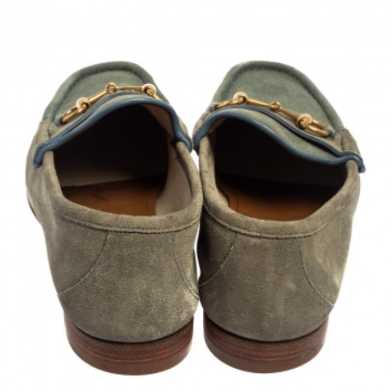 Gucci Blau/Grau Wildleder Horsebit Slip auf Loafers Größe 42 im Angebot 2