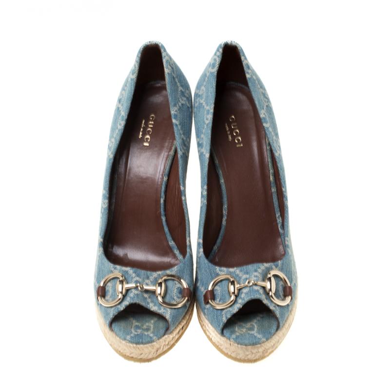 Feminine and classy, these pumps by Gucci are just irresistible. They carry blue exteriors beautifully made from Guccissima coated canvas and detailed with the iconic Horsebit accents on the uppers. The insoles are also leather-lined and the