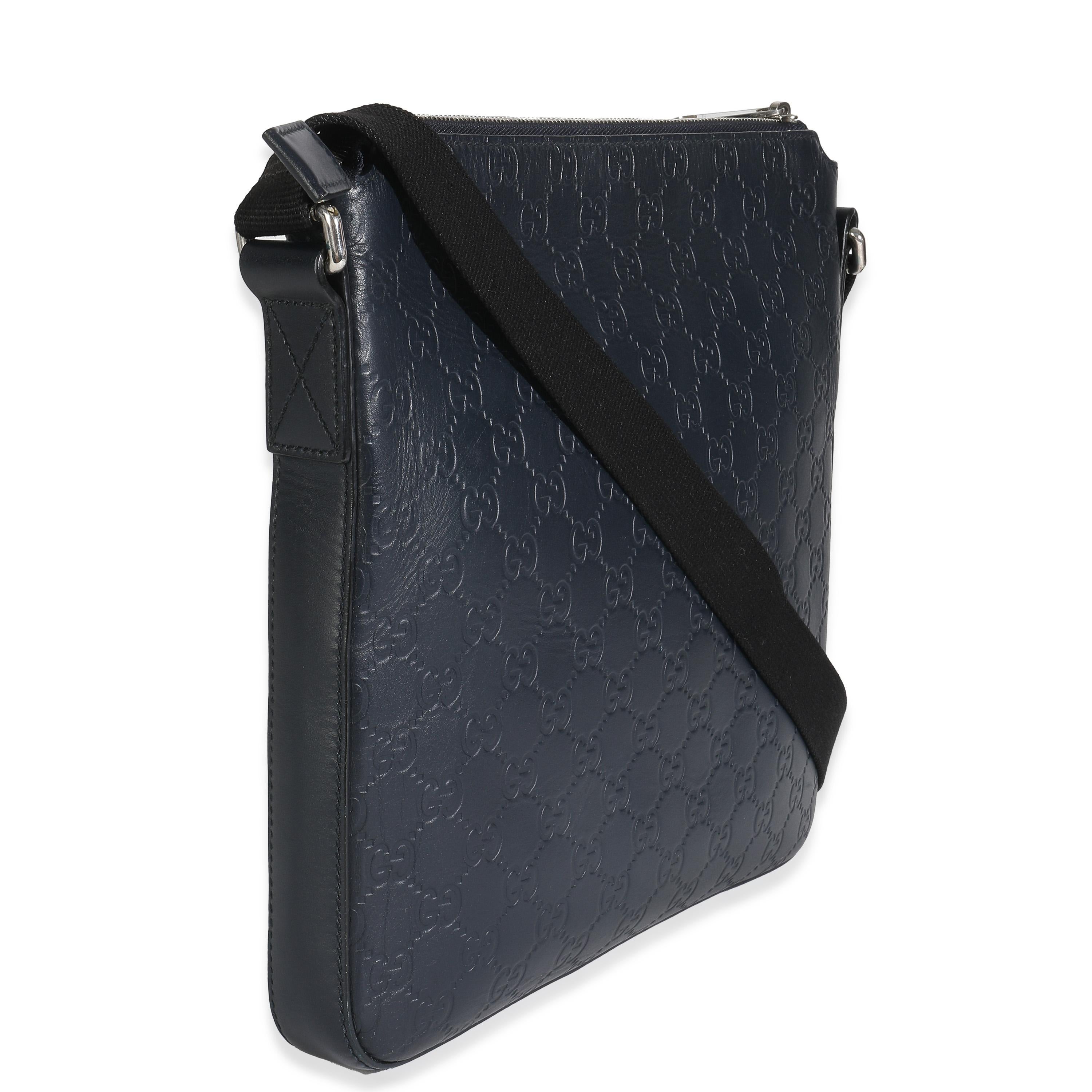 Nero Gucci Blue Guccissima Signature Medium Flat Messenger Bag in vendita