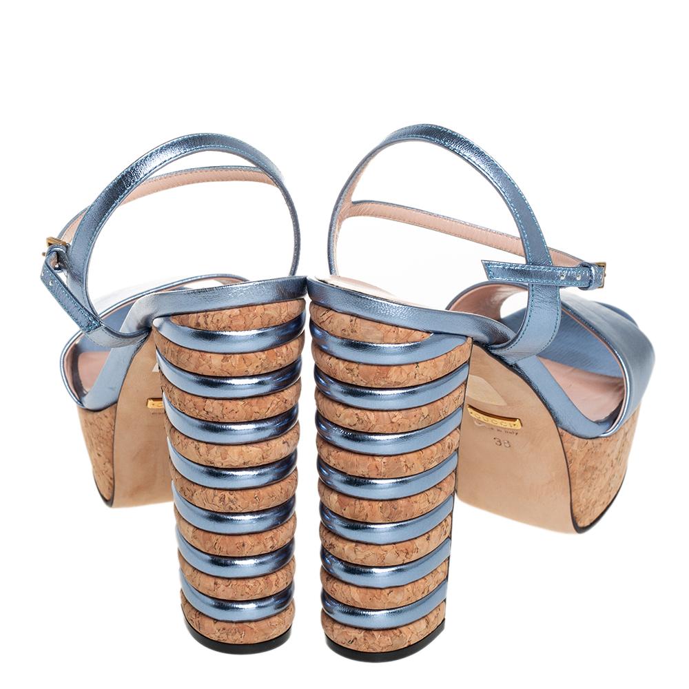 Gucci Sandalias Claudie de piel azul con correa en el tobillo y plataforma talla 38 Marrón