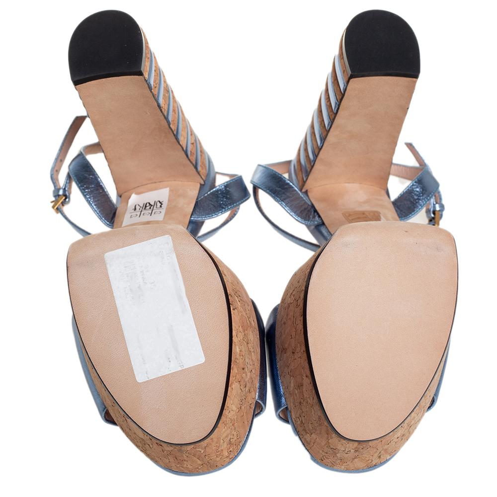 Gucci Sandalias Claudie de piel azul con correa en el tobillo y plataforma talla 38 en Excelente Estado en Dubai, Al Qouz 2