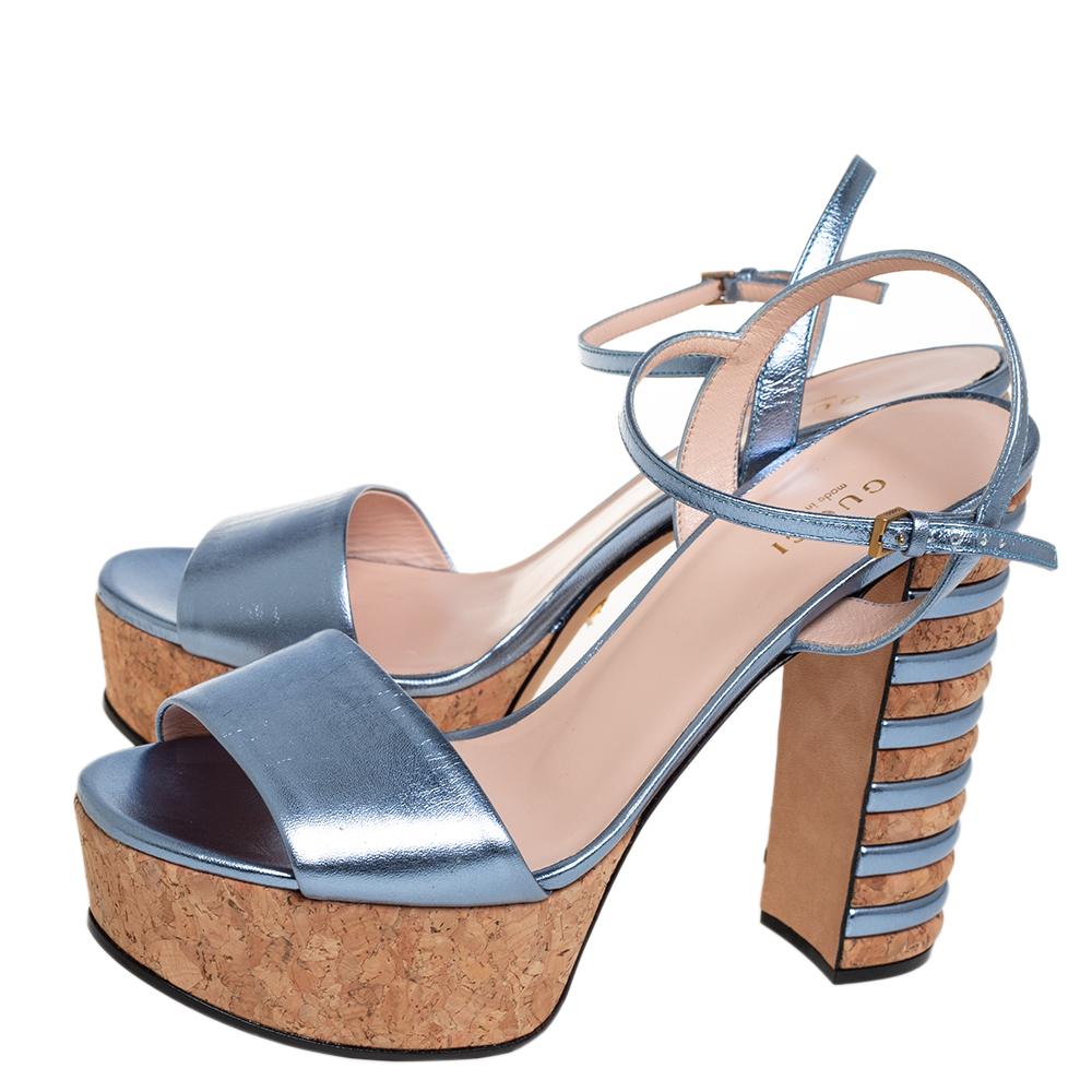 Gucci Sandalias Claudie de piel azul con correa en el tobillo y plataforma talla 38 3
