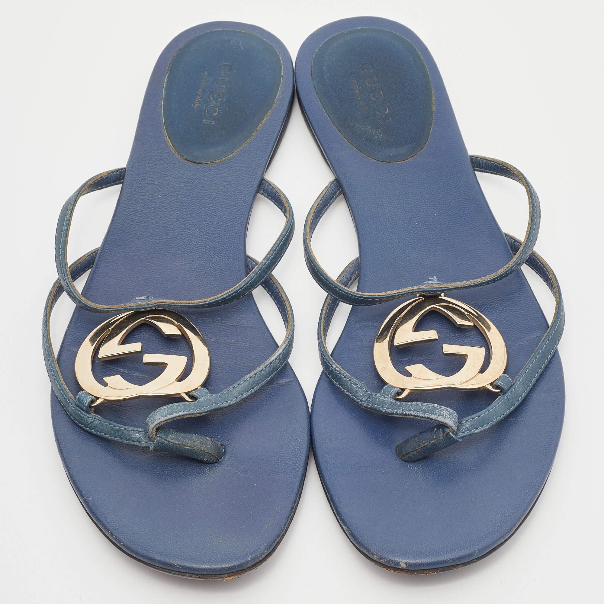 Gray Gucci Blue Leather GG Cage Flat Thong Sandals Size 37 For Sale