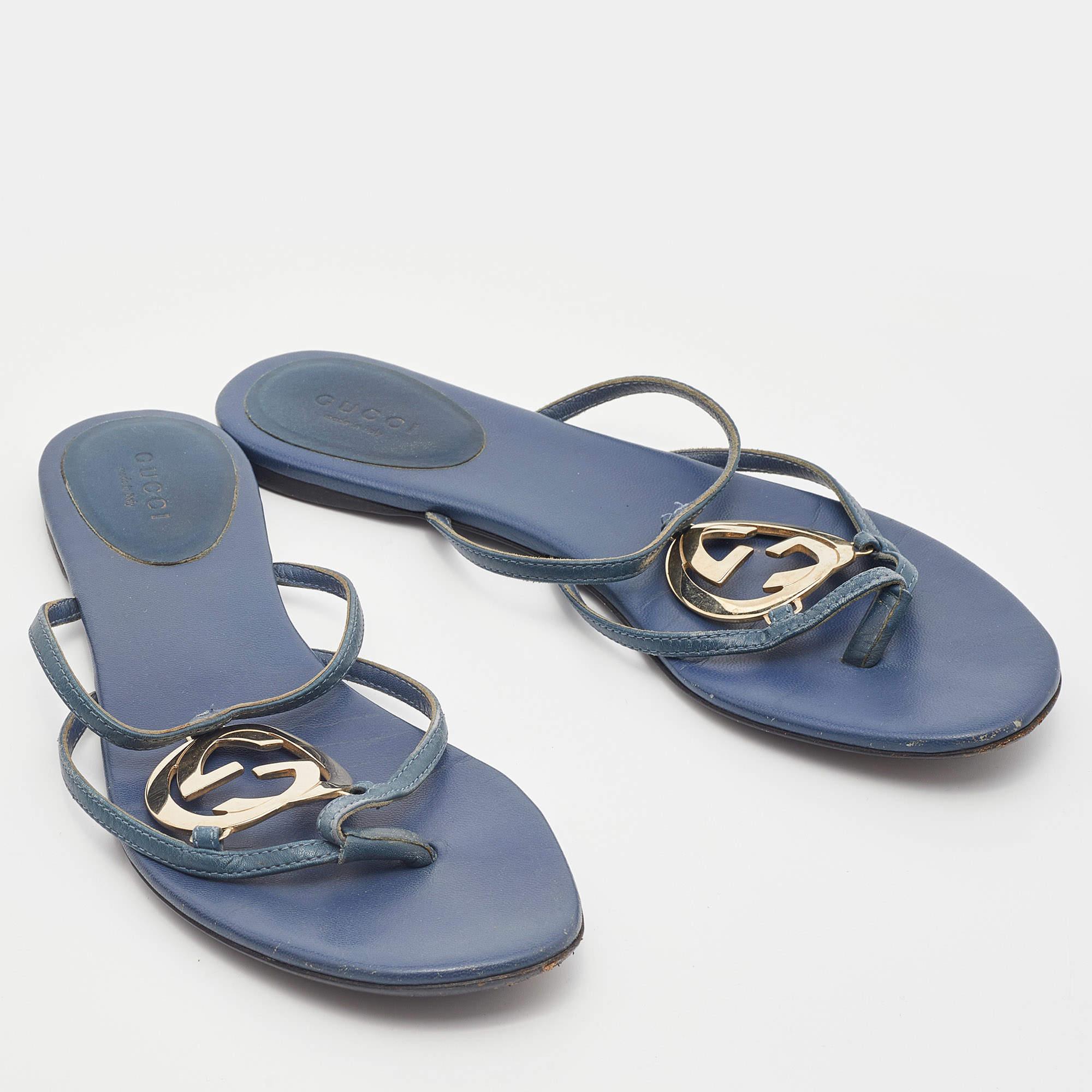 Gucci Blue Leather GG Cage Flat Thong Sandals Size 37 In Good Condition For Sale In Dubai, Al Qouz 2