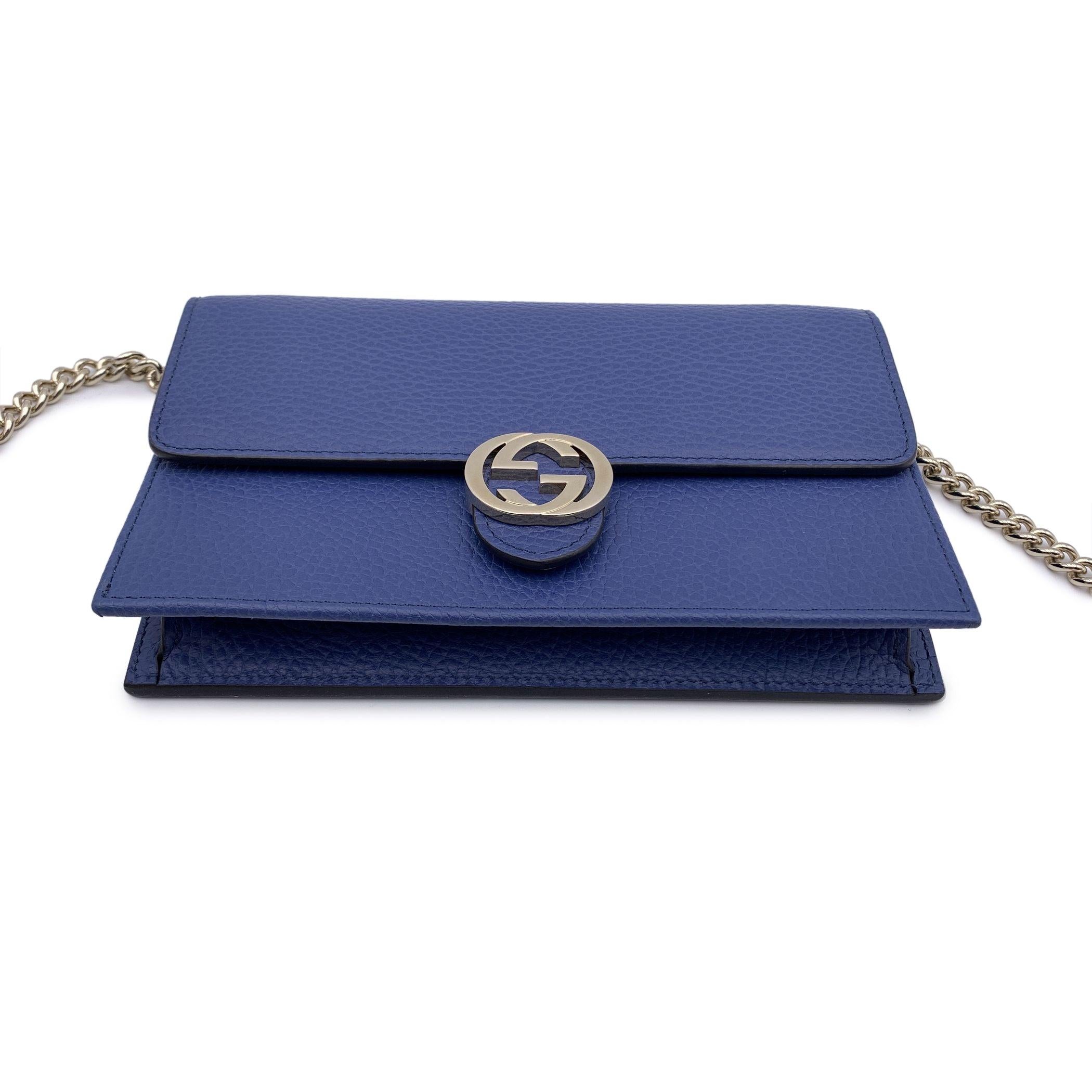 Gucci Portefeuille WOC GG sur chaîne en cuir bleu Excellent état à Rome, Rome