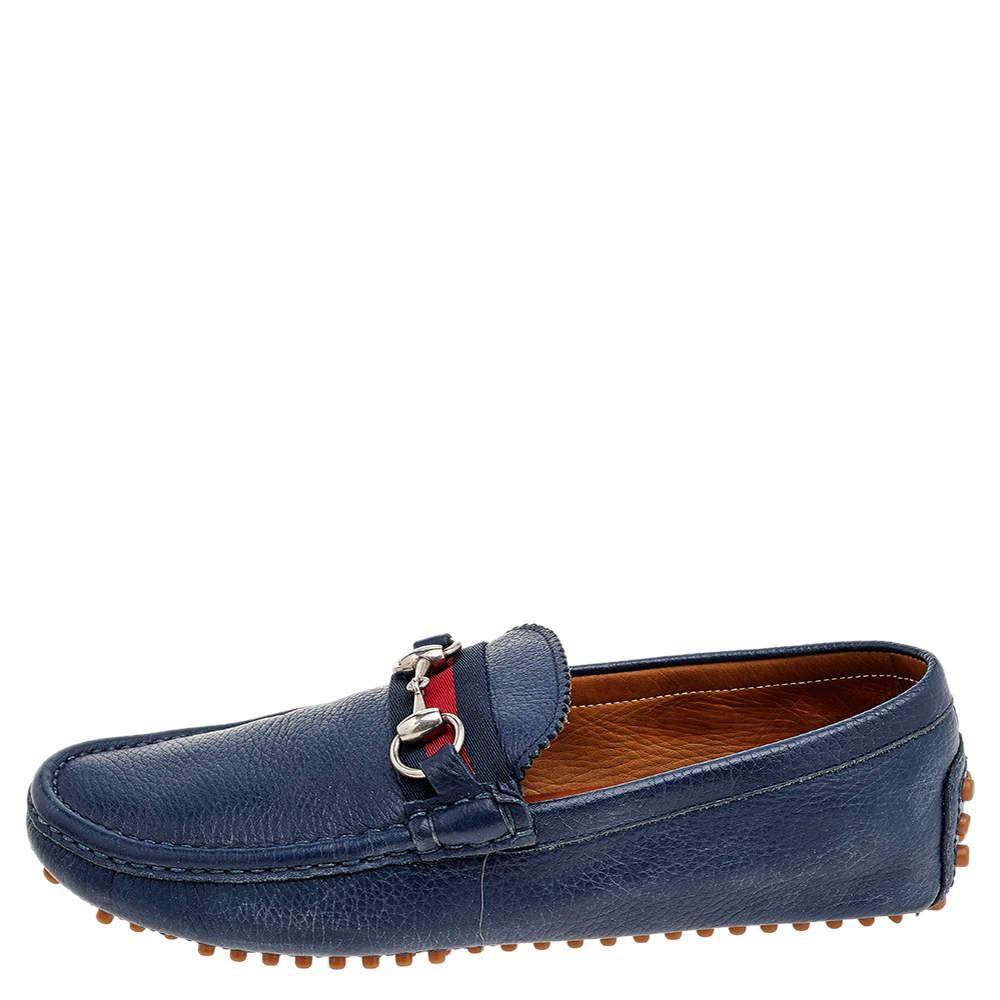 Functional and stylish, Gucci's collections capture the effortless, nonchalant finesse of the modern man. Crafted from leather in a blue shade, these loafers are so comfortable you'll never want to take them off. They are topped with the Web and