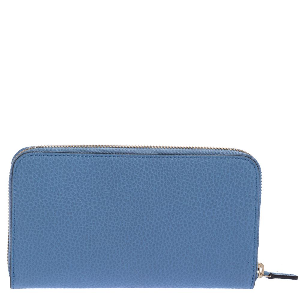 With this classy wallet from Gucci, your essentials need not be mundane anymore. Crafted in Italy from leather in a blue hue, it features an interlocking G logo and a zip-around closure that opens to a leather-nylon interior.

Includes:Original Box,