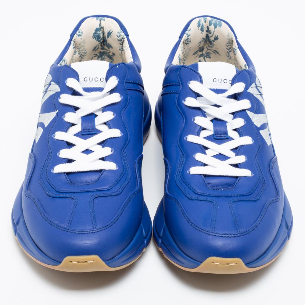 Designed into a chunky size, these Rhyton Gucci sneakers are not just stylish in appeal but also comfortable to wear. Crafted from leather, they are designed with NY Yankee prints atop a blue background on the sides. Finished off with laces on the