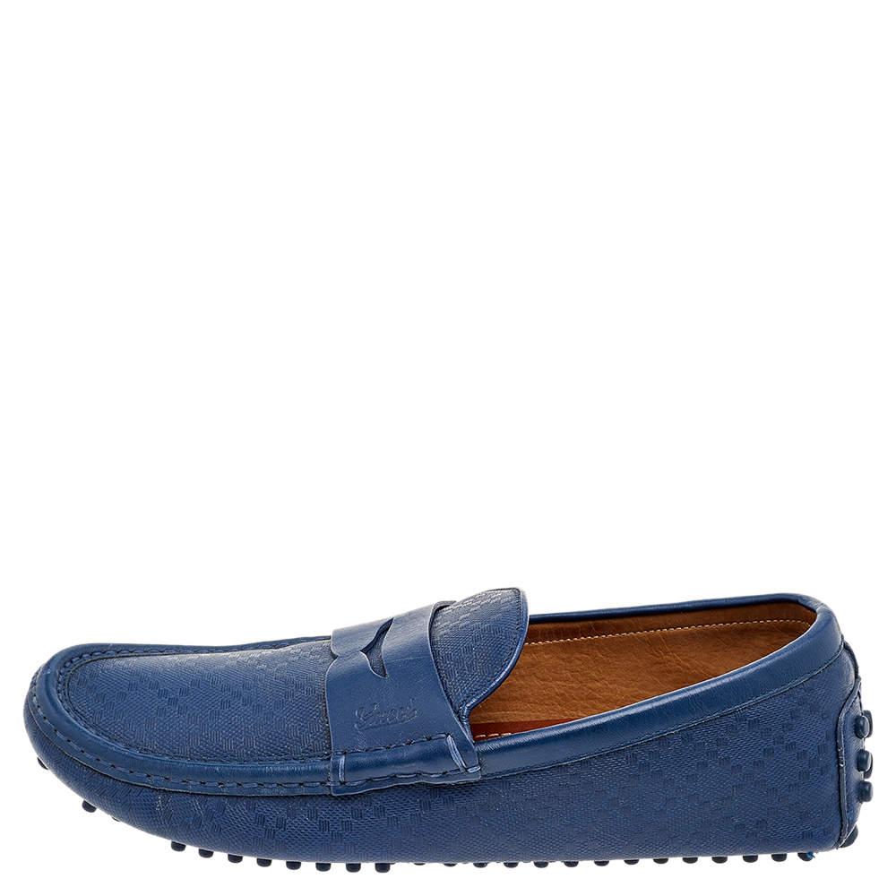 A classic design that will never be out of fashion, this pair of blue loafers from Gucci is a worthy purchase. Sewn by skilled hands, the leather shoes feature neat stitching, penny straps, comfortable insoles, and durable outsoles.

