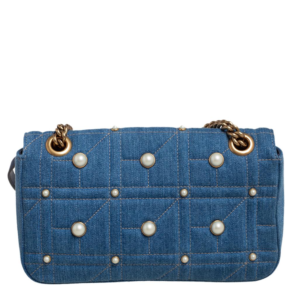 The Marmont bag is one of the most iconic bags from the brand. It has been exquisitely crafted in Italy and is made from quality denim fabric. It comes in a lovely shade of blue. The matelasse exterior is embellished with pearls that add glamour.