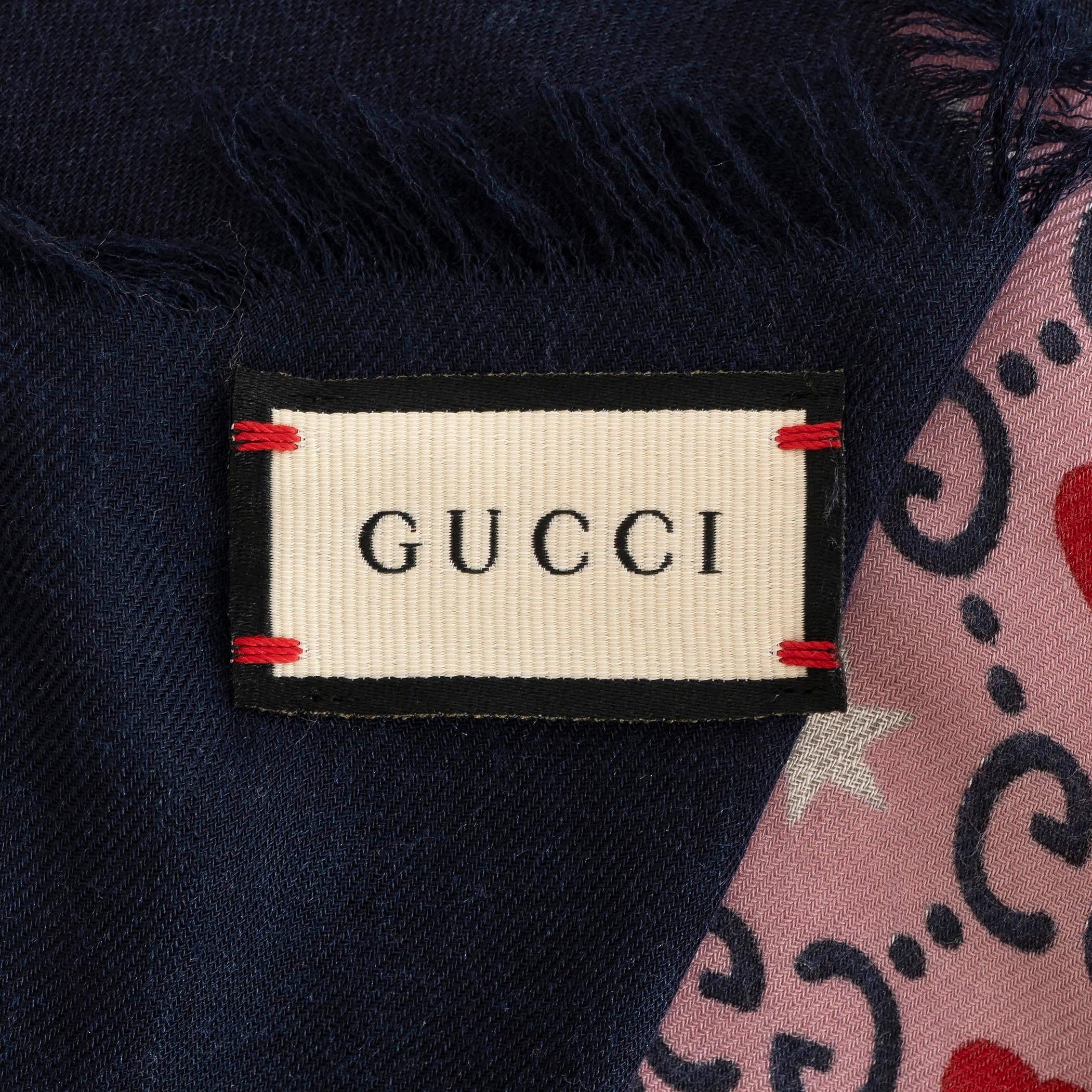 Women's or Men's GUCCI blue & mauve silk blend 2020 GG HEARTS & STARS 140 Shawl Scarf For Sale