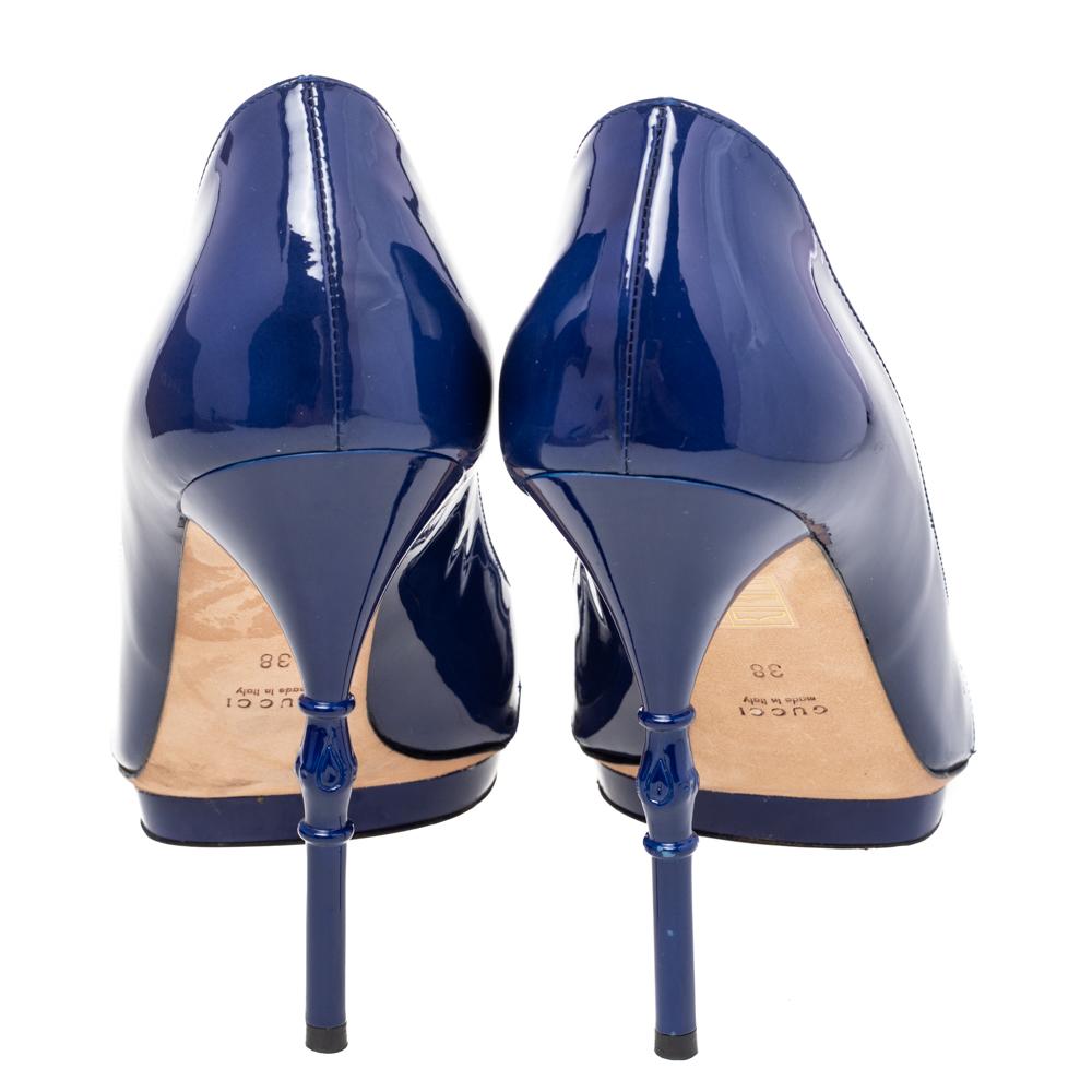 Gucci Blue Patent Leather Bamboo Heel Open Toe Pumps Size 38 In Good Condition In Dubai, Al Qouz 2