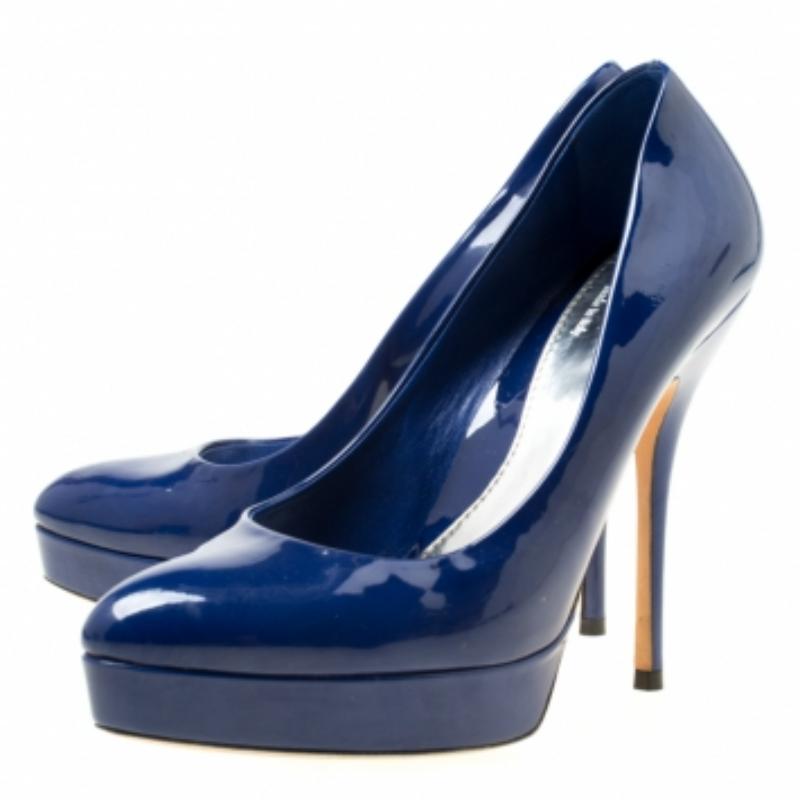 Bleu Escarpins à plateforme en cuir verni bleu Gucci, taille 36,5 en vente