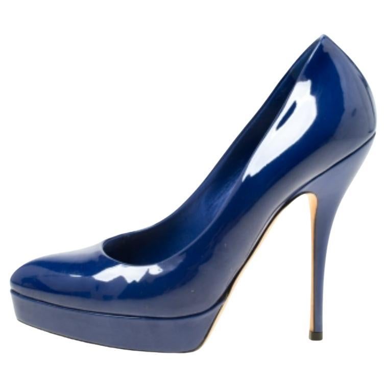Escarpins à plateforme en cuir verni bleu Gucci, taille 36,5 en vente