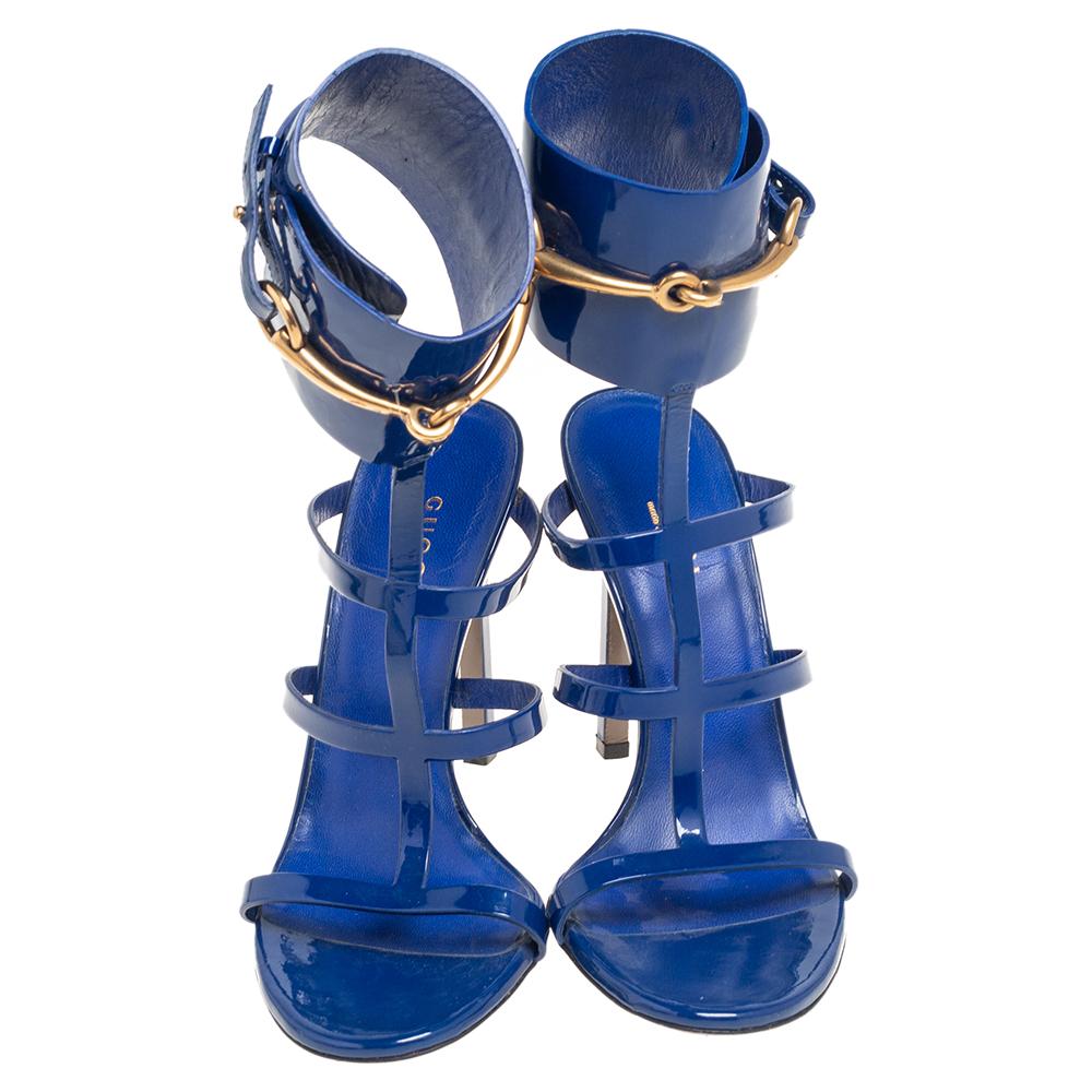 Elegant and beautiful in their appearance, these Ursula sandals from the House of Gucci are the best way to adorn your feet. Designed using blue patent leather on the exterior, these sandals flaunt strappy details on the upper with a gold-toned