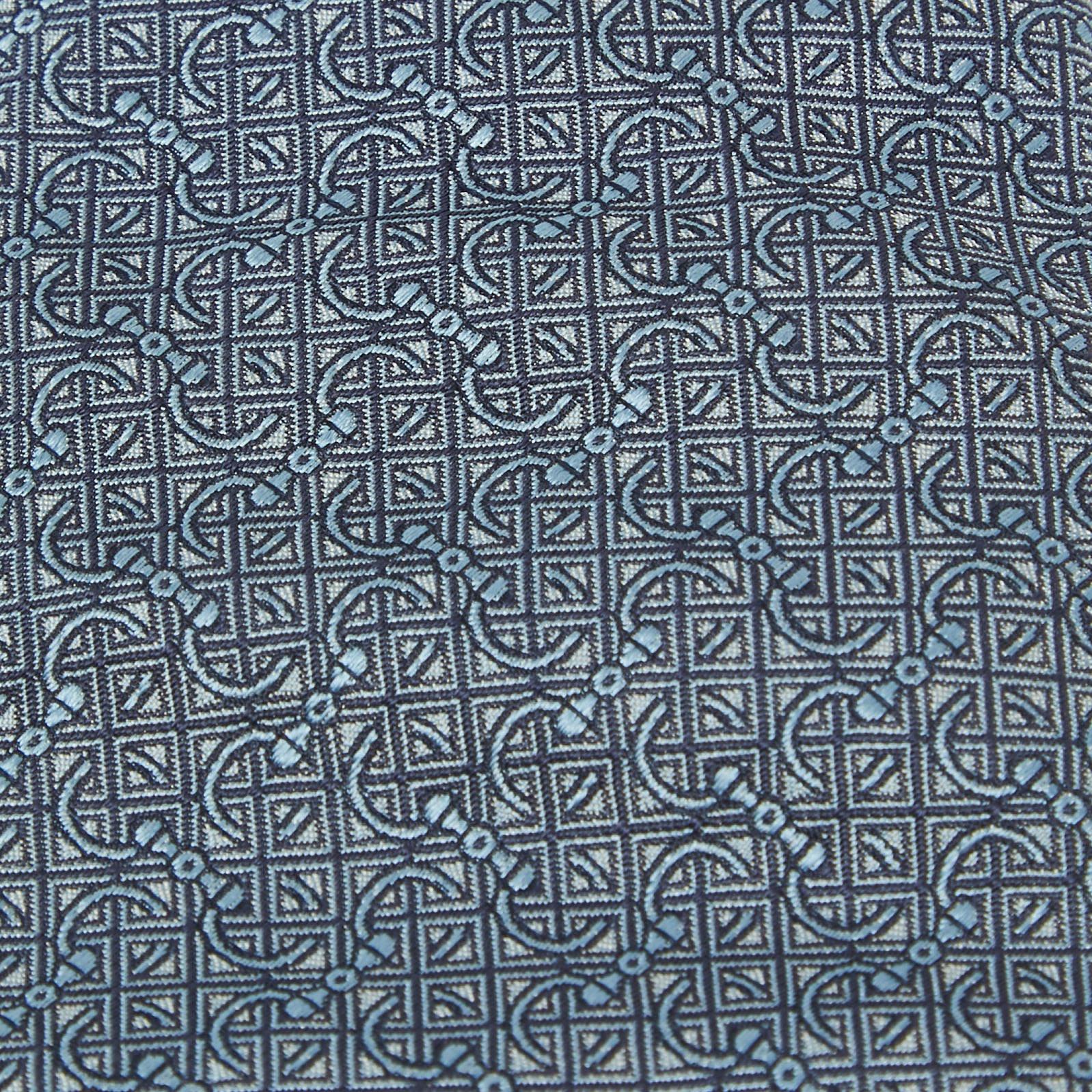 This tie is a perfect formal accessory that has a sharp and modern appeal. Made from luxurious materials it features intricate patterns and the brand label is neatly stitched at the back. It is sure to add oodles of style to your blazers.
