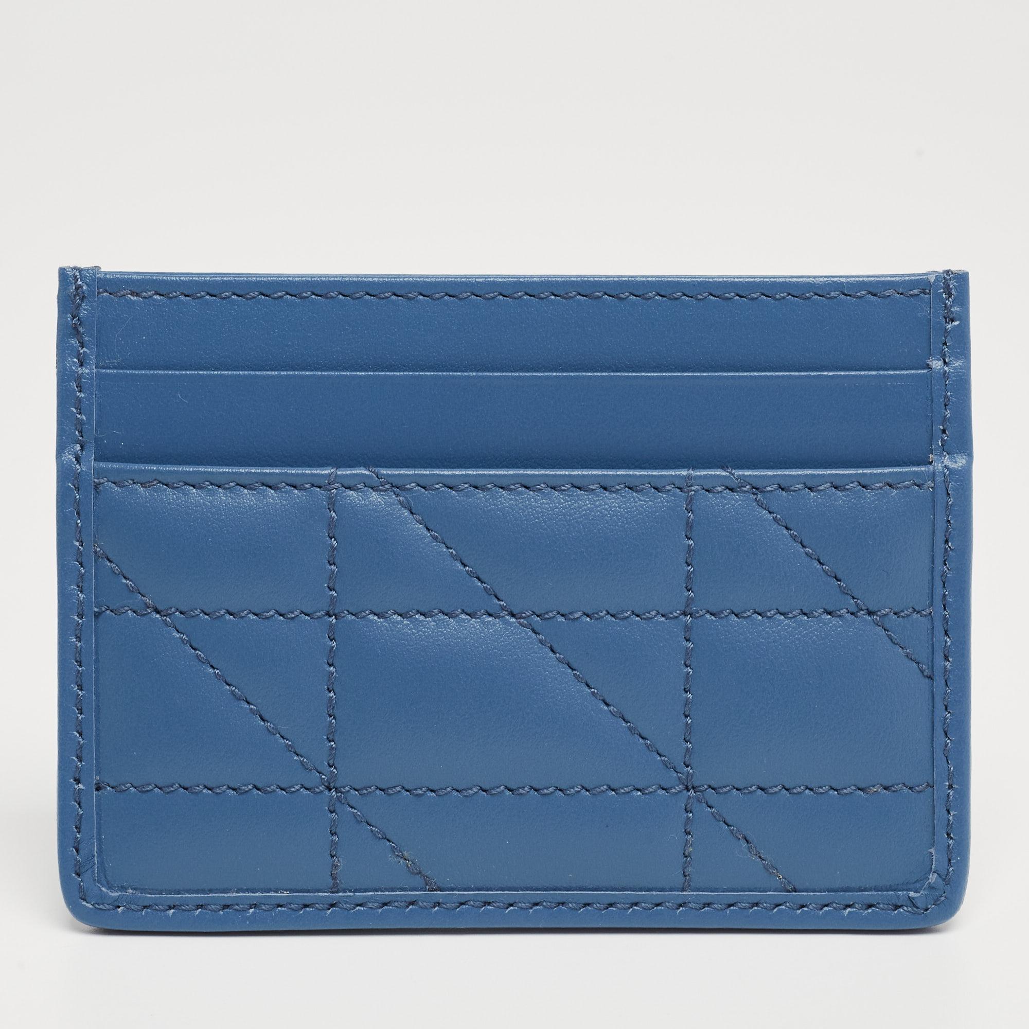 This Gucci card holder is a fine accessory to add to your everyday style edit. Crafted from quilted leather, it comes in blue and has lined slots to hold your essentials. The GG logo at the front gives it a luxe finish.

Includes: Original Box,