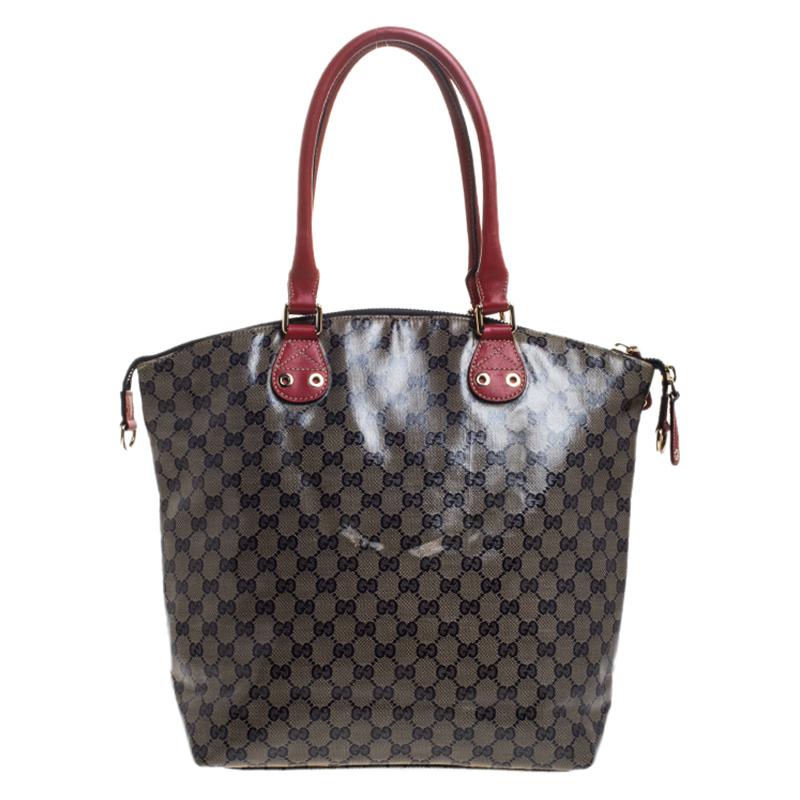 This Gucci tote is beautiful in so many ways. From its design to its structure, the signature GG crystal coated canvas bag exudes charm and high fashion. It flaunts two shoulder handles for you to swing, three front pockets and a spacious fabric