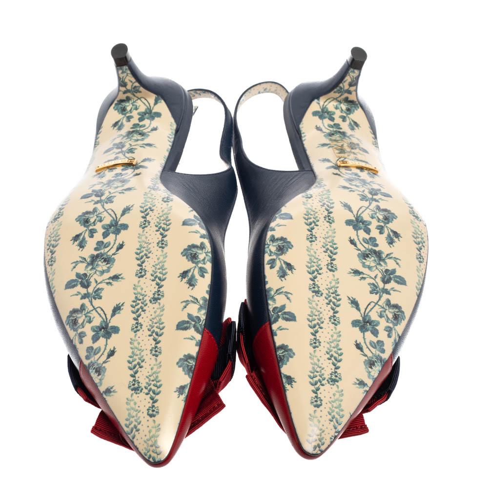 Gucci Blue/Red Leather Bow Slingback Pumps 38.5 In New Condition In Dubai, Al Qouz 2