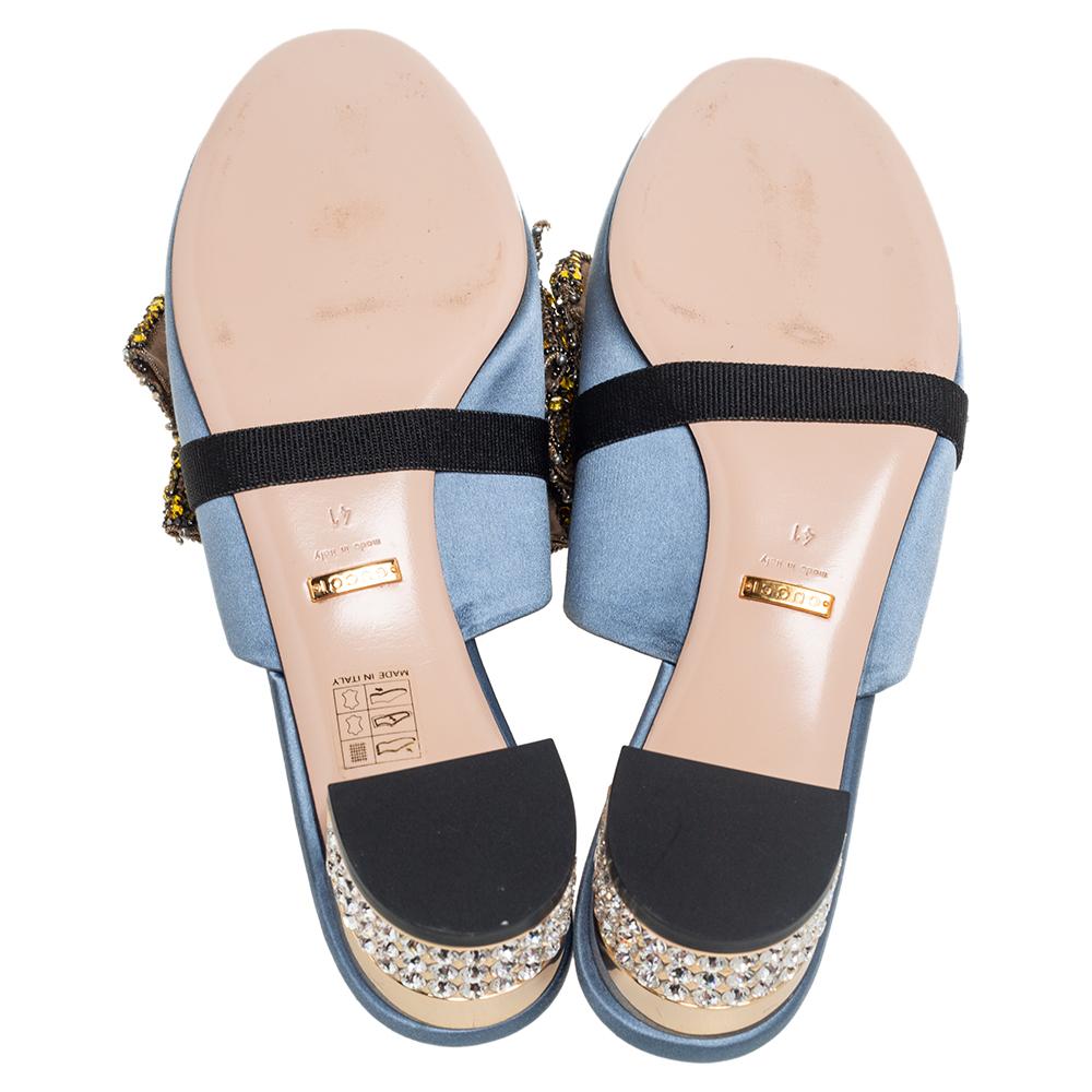 Gucci Blue Satin Candy Bow Embellished Mules Size 41 In Good Condition In Dubai, Al Qouz 2