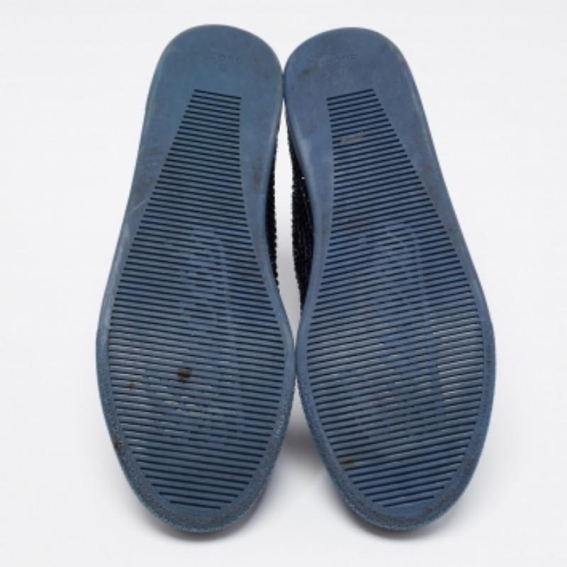 Gucci Blau Satin Kristall verschönert High Top Turnschuhe Größe 39,5 im Zustand „Gut“ im Angebot in Dubai, Al Qouz 2