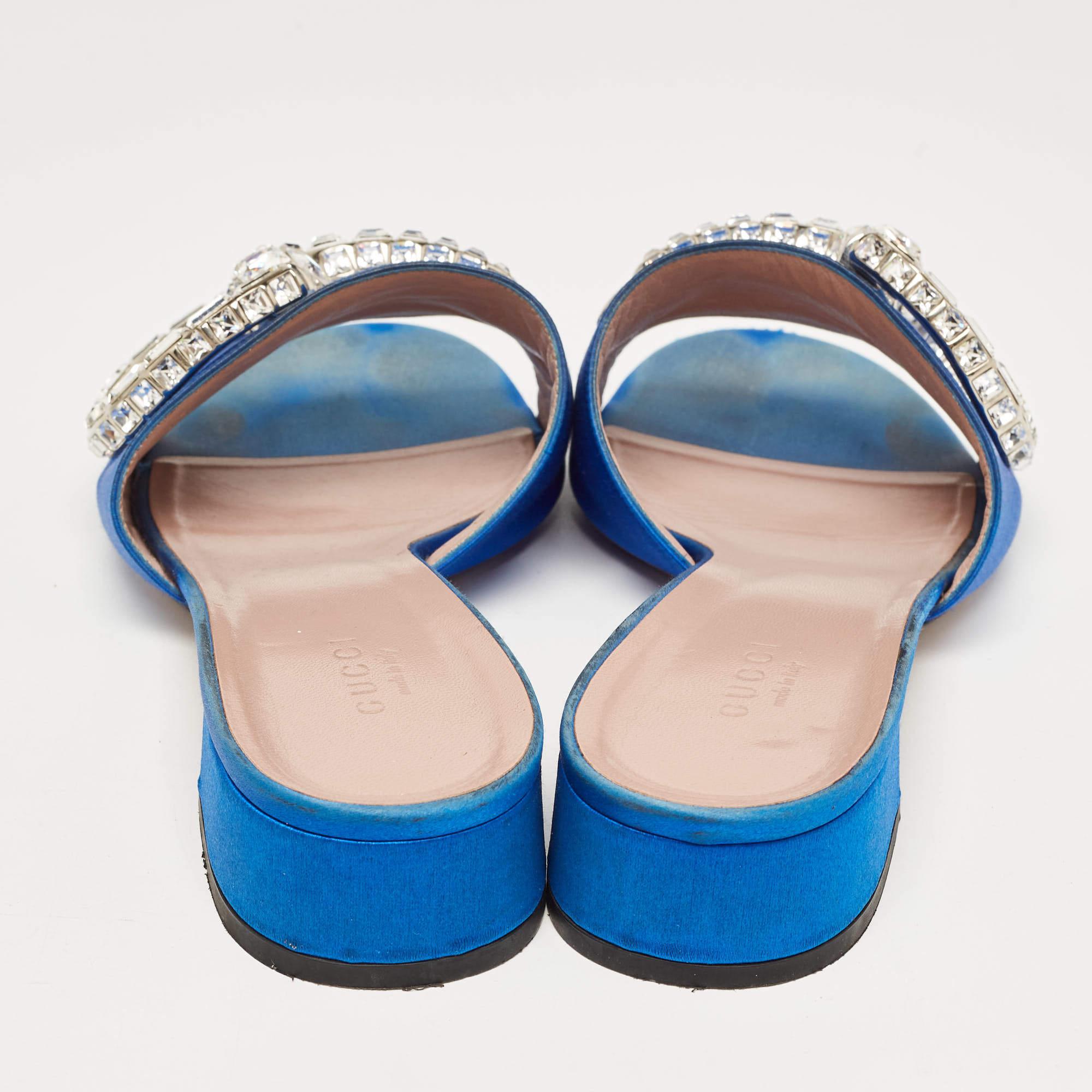 Gucci Blue Satin Crystal Horsebit Maxime Slide Sandals Size 38.5 In Fair Condition For Sale In Dubai, Al Qouz 2