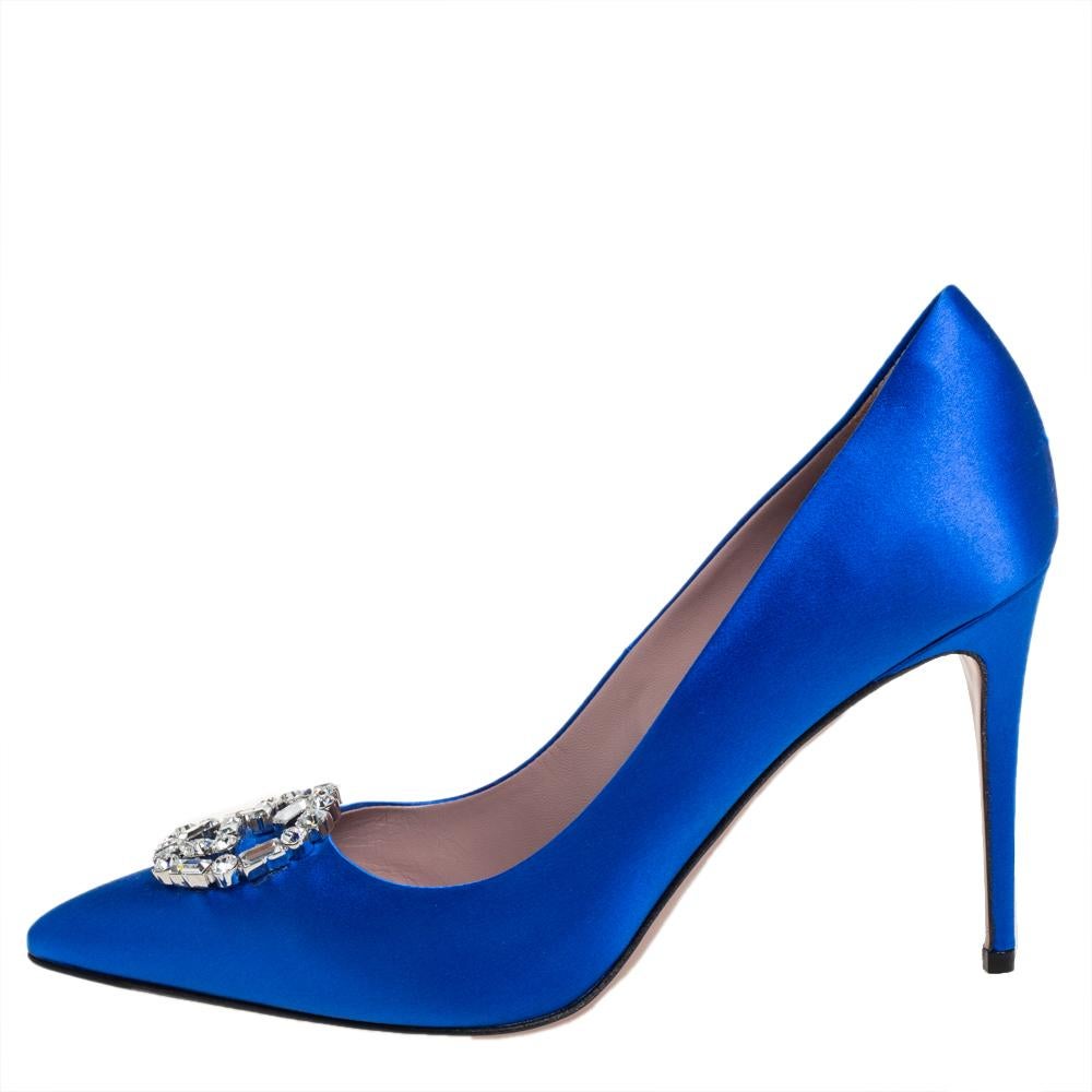 Gucci is well-known for his graceful designs, and his label is synonymous with opulence, femininity, and elegance. These pumps are crafted from satin in a blue shade into a pointed toe silhouette augmented by the dazzling GG logo perched on the