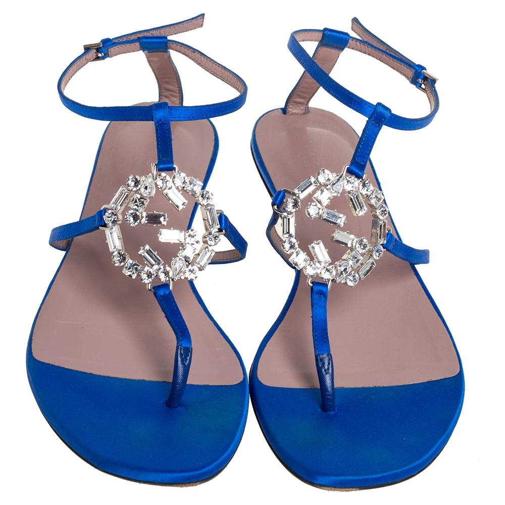 Gucci Blau Satin GG Interlocking Crystal Ankle Strap Sandalen Größe 38::5 im Zustand „Gut“ in Dubai, Al Qouz 2