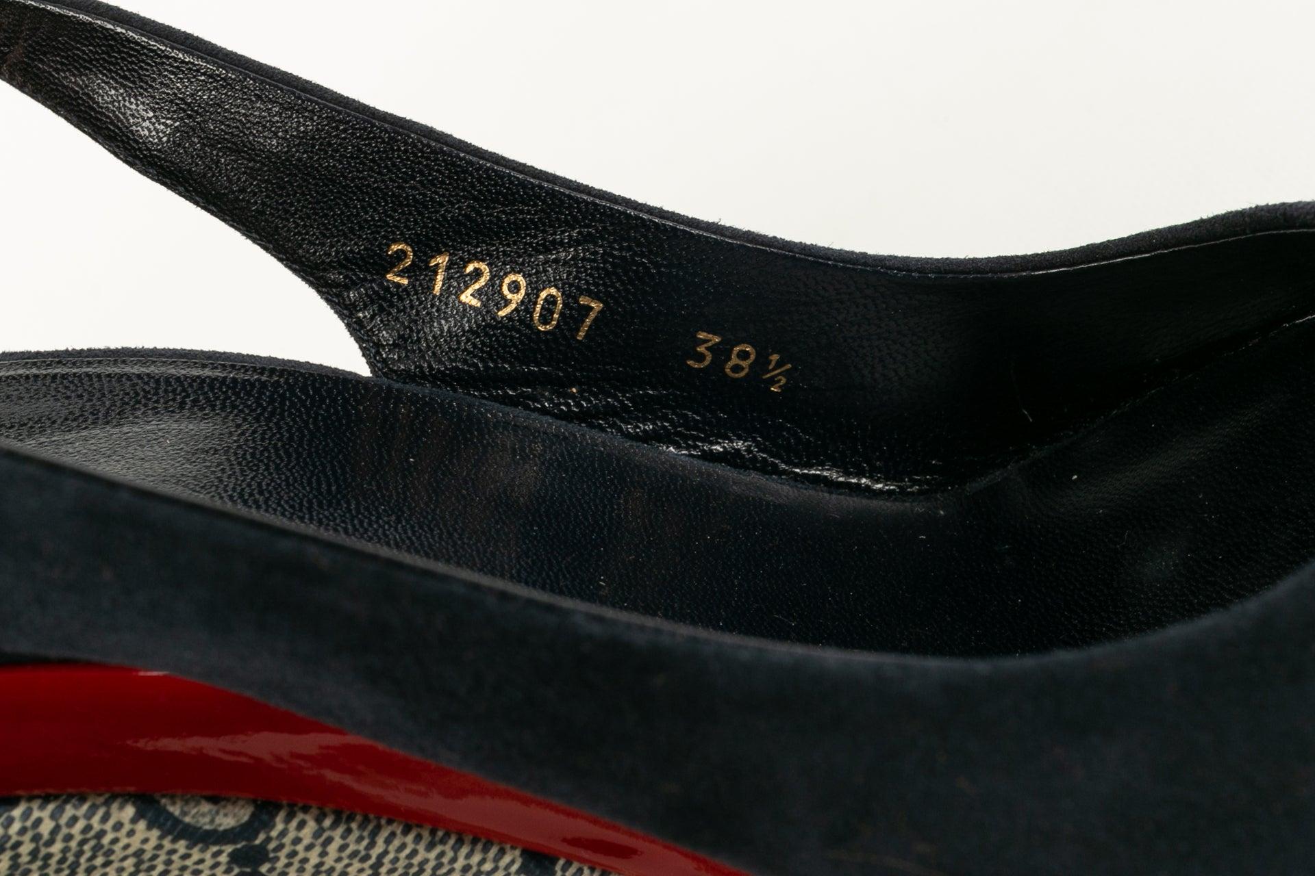Gucci Blue Suede and Red Patent Leather Sandals For Sale 3