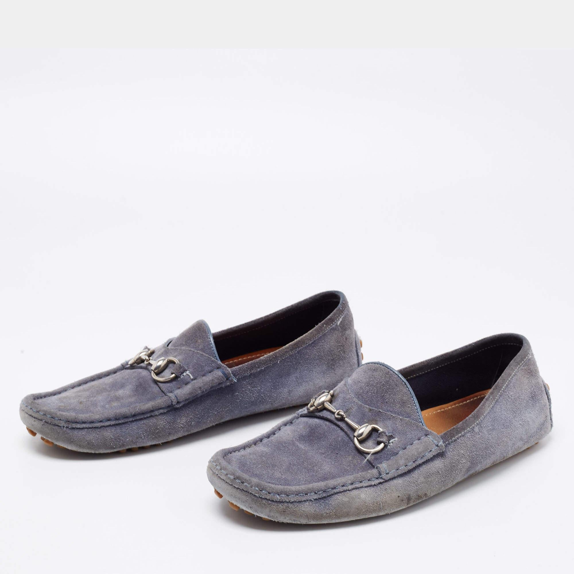 Let comfort and classic style be yours with these designer loafers from Gucci. Crafted in blue suede, the high-quality shoes have the perfect construction to take you through the day with utmost ease.