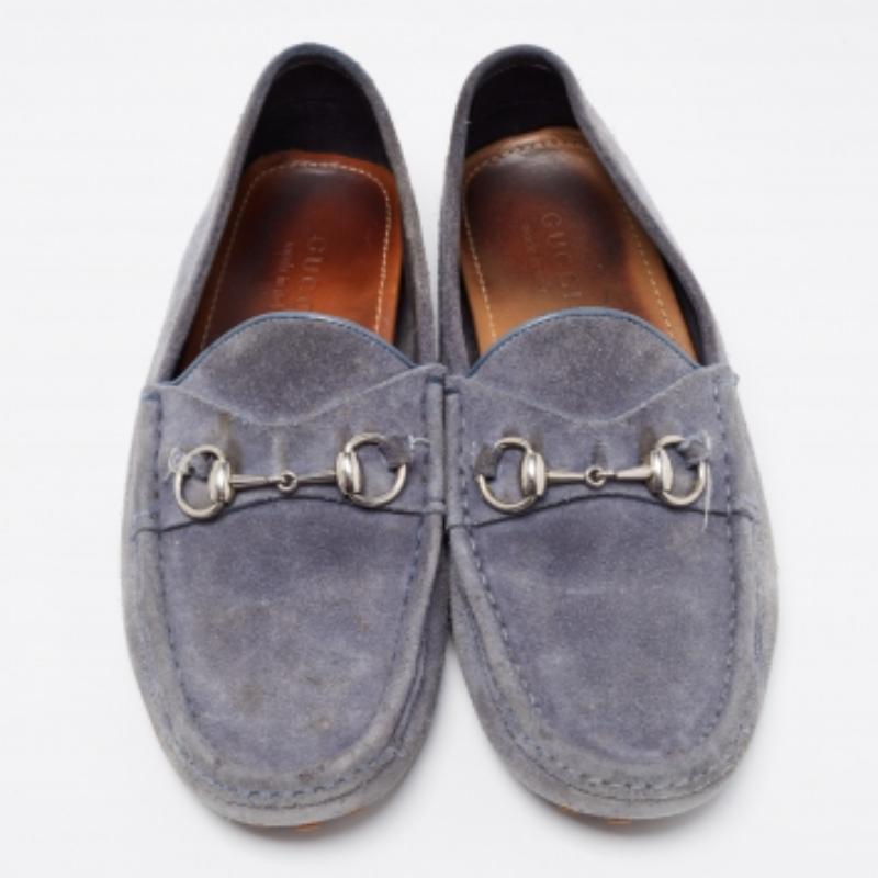Let comfort and classic style be yours with these designer loafers from Gucci. Crafted in blue suede, the high-quality shoes have the perfect construction to take you through the day with utmost ease.