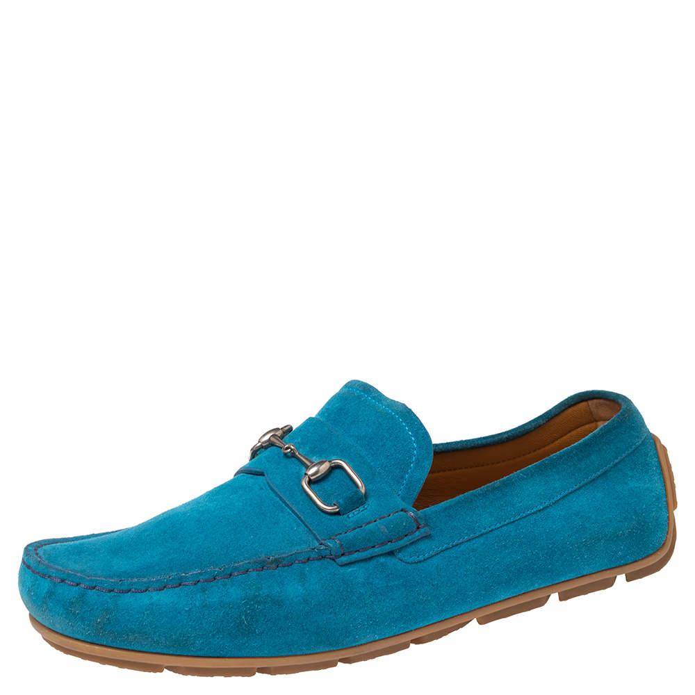 For those informal events and parties, opt for these Gucci loafers to look all dapper and cool. Crafted from blue suede, this pair is detailed with a silver-tone Horsebit accent at the vamps and features tonal stitch detailing on it. They are set on