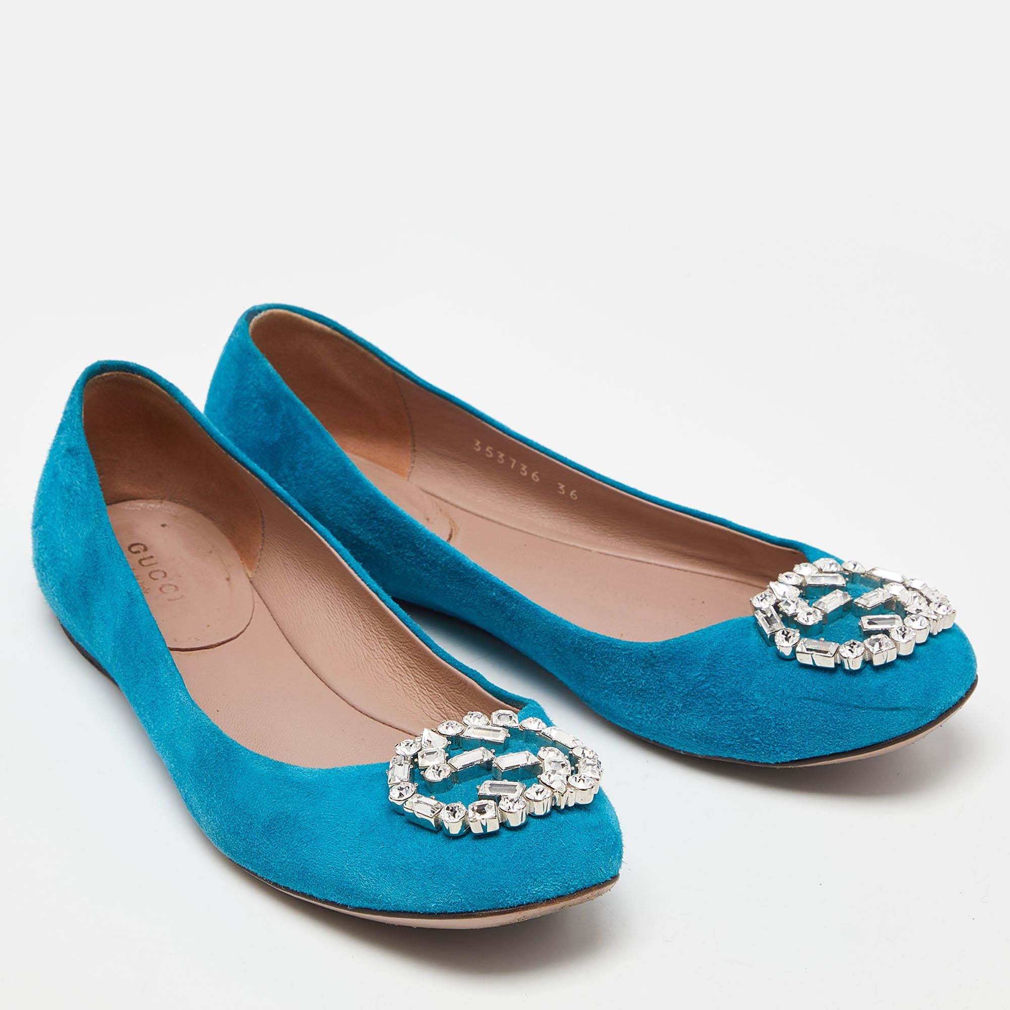 Gucci Ballerine in pelle scamosciata blu con cristalli intrecciati G Taglia 36 In condizioni buone in vendita a Dubai, Al Qouz 2