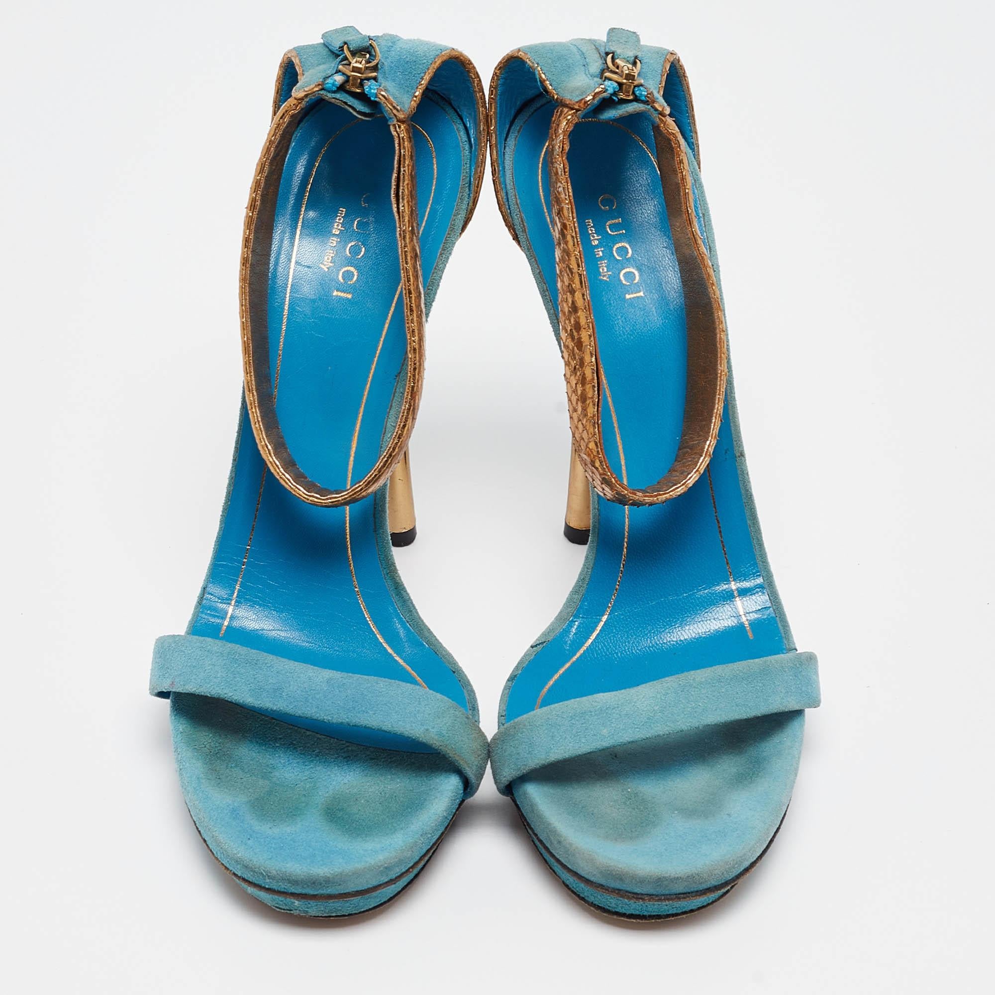 Gris Sandales Kelis Gucci en daim bleu à lanières aux chevilles, taille 38 en vente