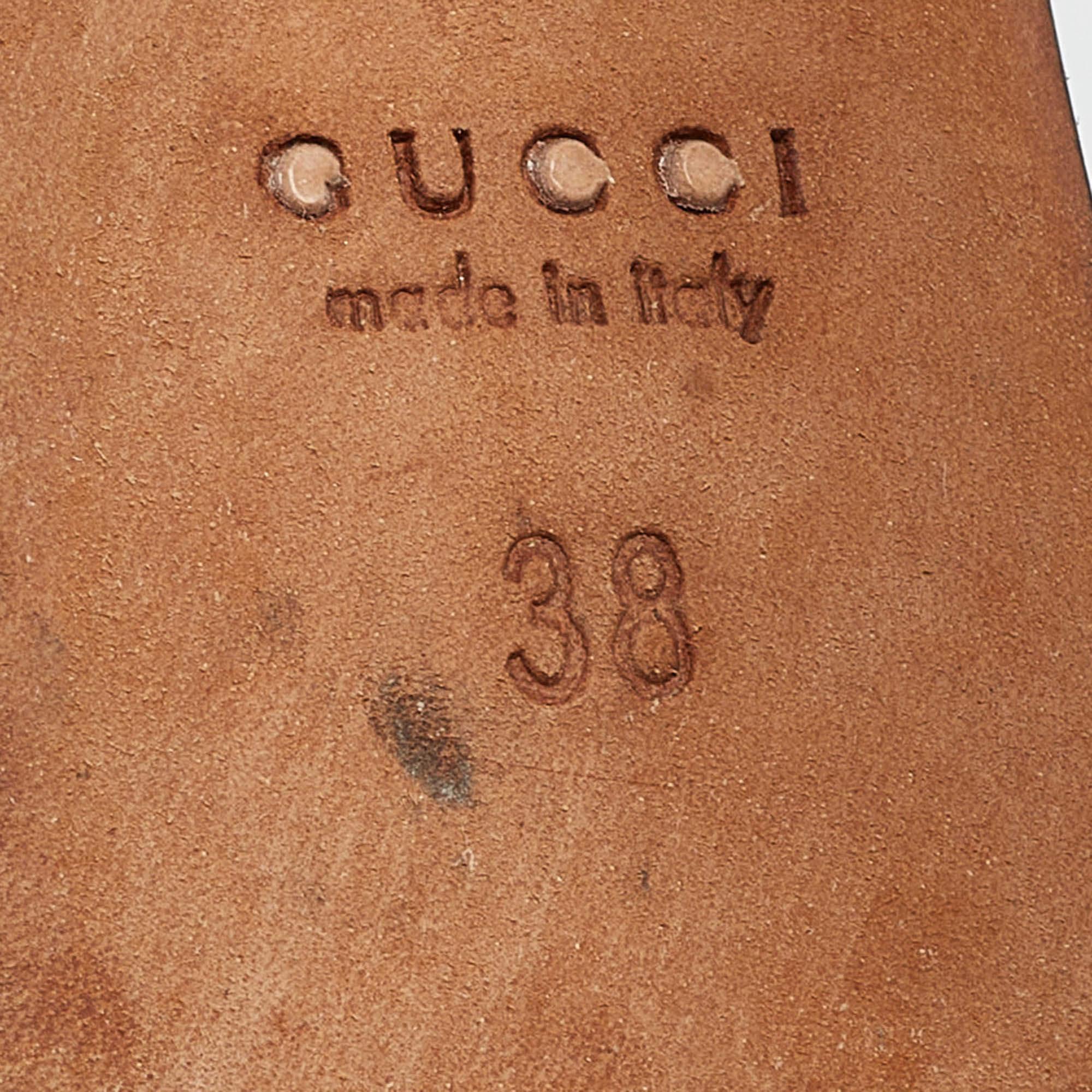 Sandales Kelis Gucci en daim bleu à lanières aux chevilles, taille 38 en vente 3