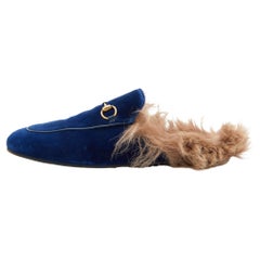 Gucci - Mules Princetown en velours et fourrure bleue, taille 40,5