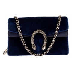 Gucci Super Mini Dionysus Crossbody Bag aus blauem Samt und Leder